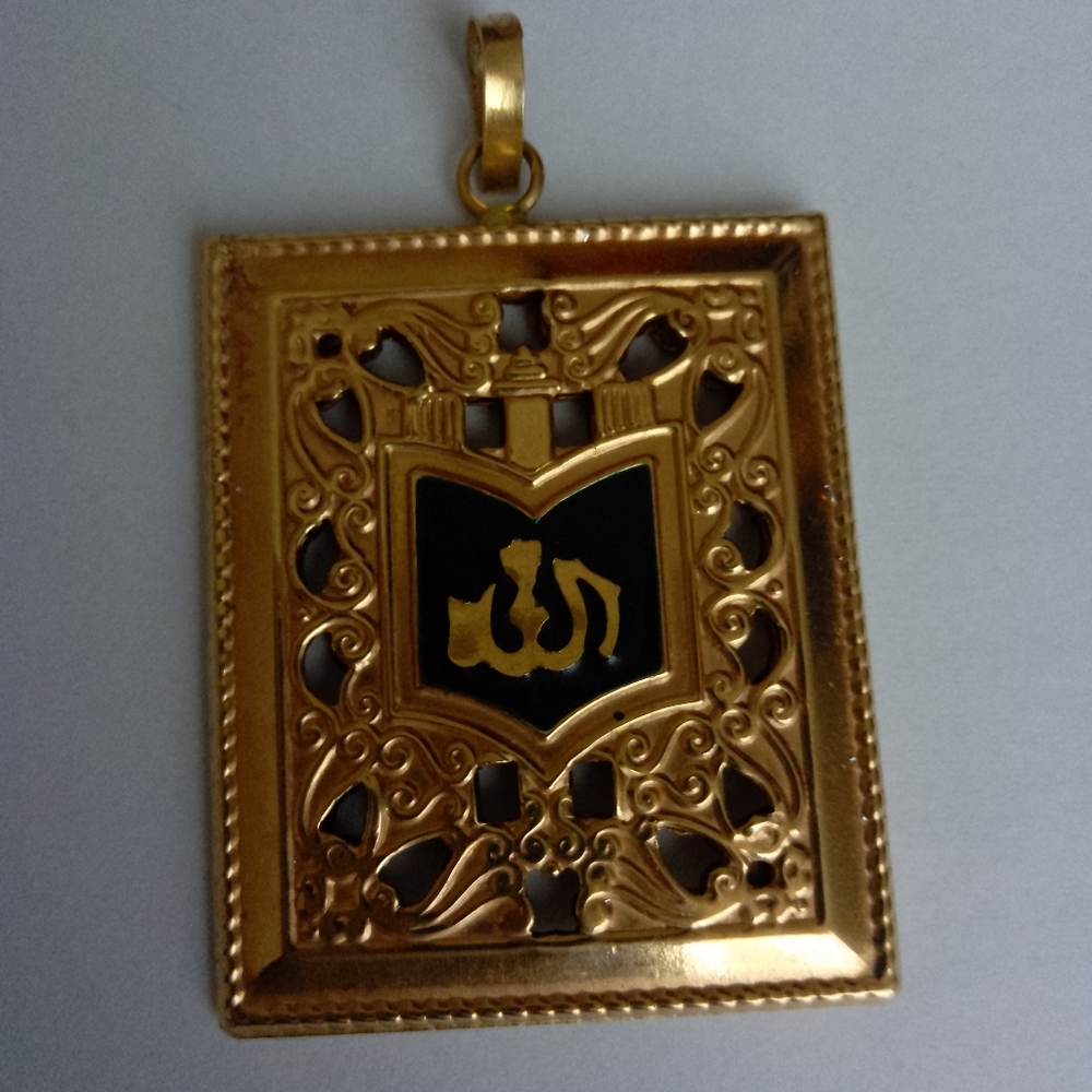 18 k gold Ultra Big  pendant